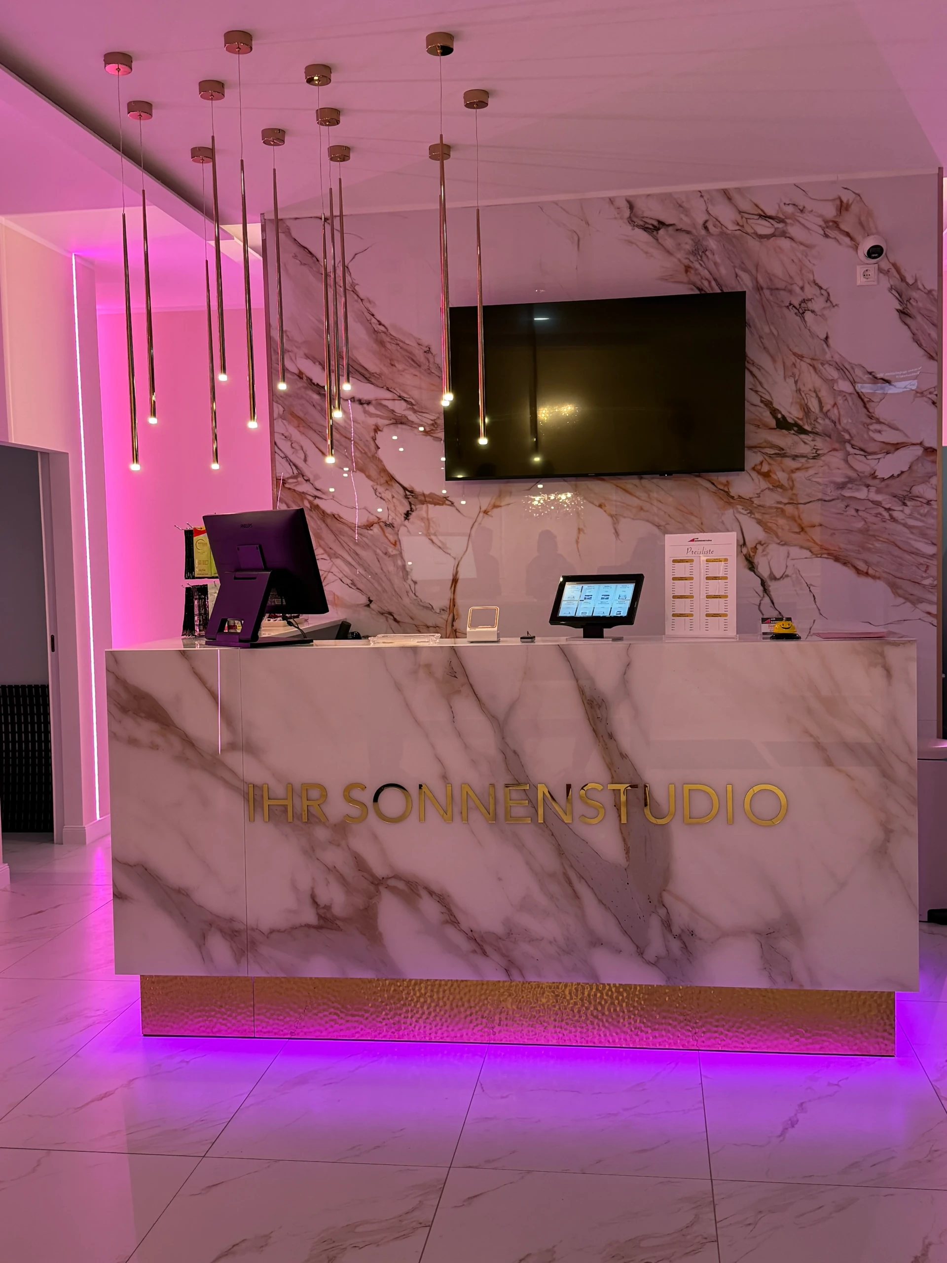 Oświetlenie solarium. Taśma LED RGB CCT